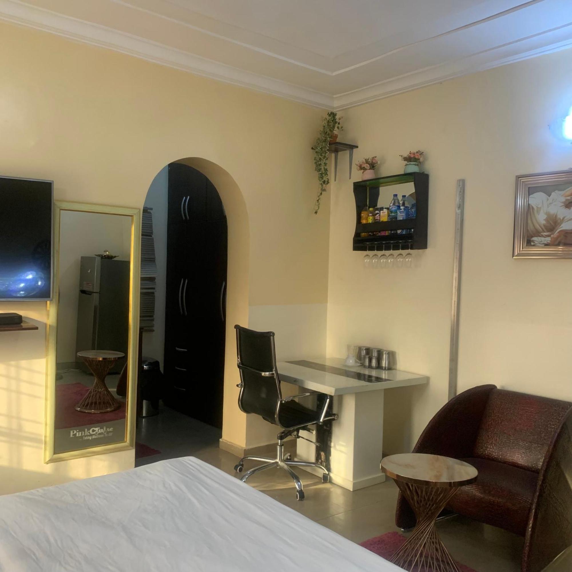 Health Plaza Abuja Aparthotel Exteriör bild